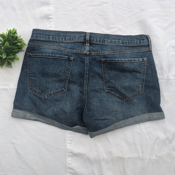 Old Navy dark wash rolled hem midi shorts - Picture 2 of 3
